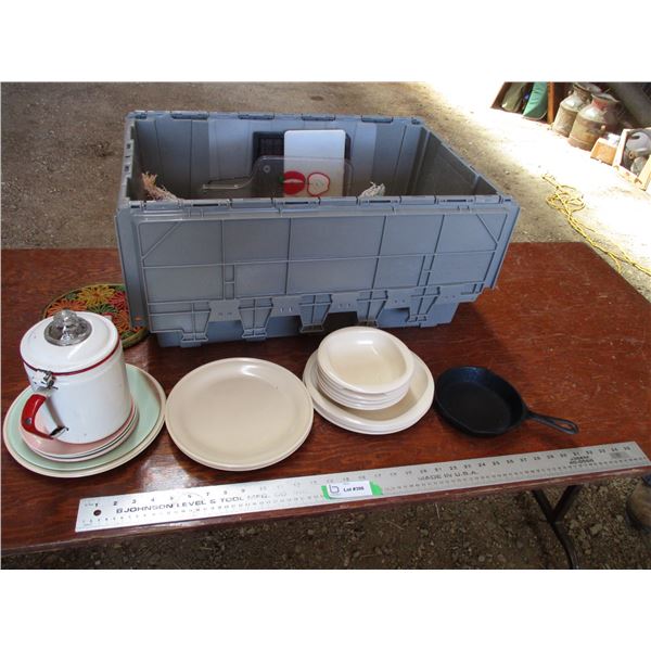 Kitchen related with tote with cast iron pan