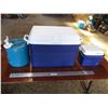 Image 1 : Rubbermaid cooler with water container