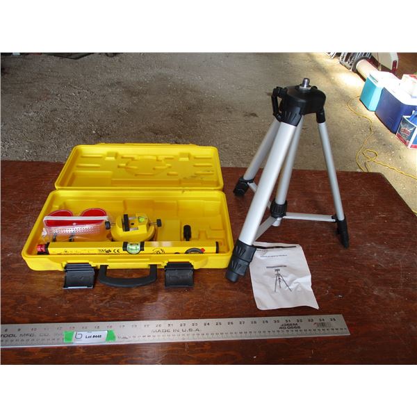 Laser spirit level with case