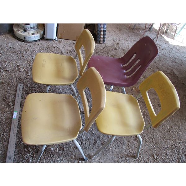 (4) plastic chairs