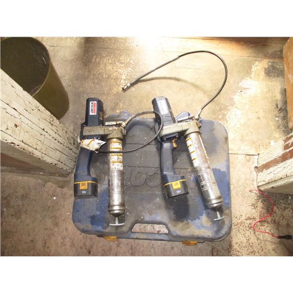 Battery operated grease gun with batteries