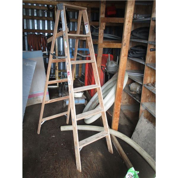 5ft wooden step ladder