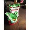 Image 1 : (2) Golf green bio-weed + feed bags