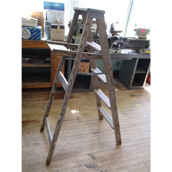 5ft wooden ladder