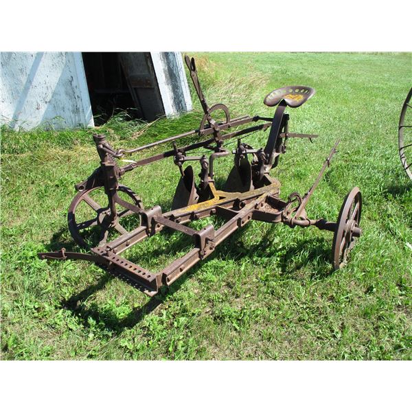 2 bottom plow Cockshutt round disc plow