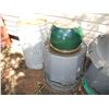 Image 3 : Garage cans, planters, mineral tubs