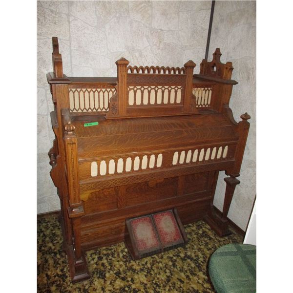 Pump organ (no stool)