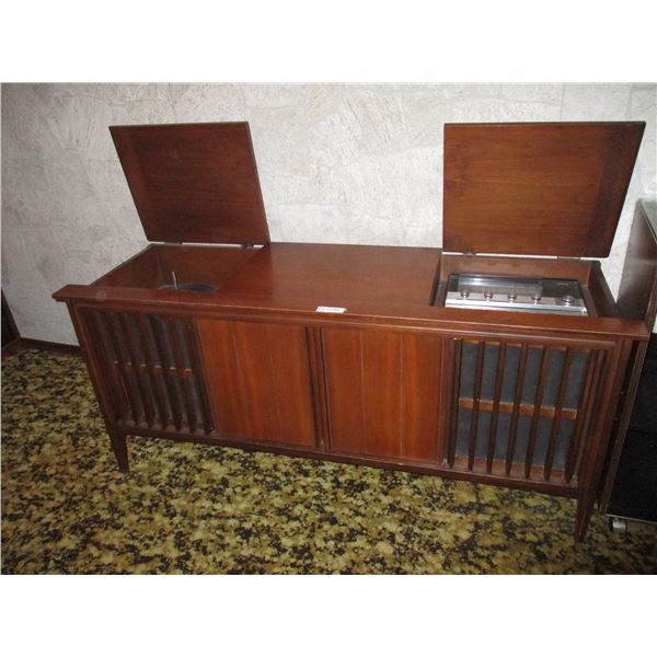 record player floor model with radio - victorcraft