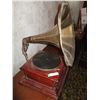 Image 3 : table top gramophone with horn RCA - working
