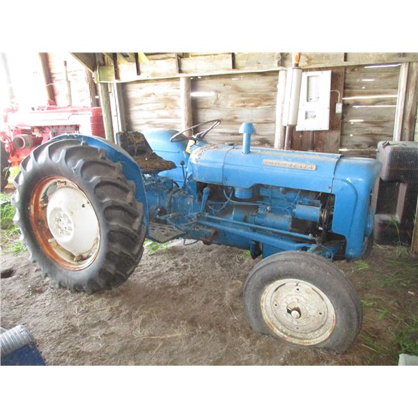 Fordson dexta diesel tractor - running when parked - 2134 hours (with hyd 3 point hitch)