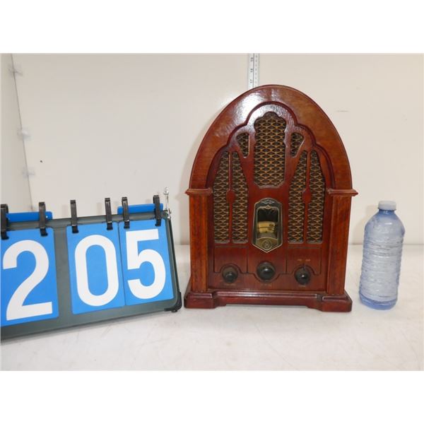Vintage Looking AM/FM Radio