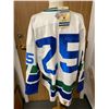 Image 2 : Vintage Hockey Mitchell & Ness Signed Vancouver Canucks Jersey