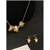 Image 2 : Lovely Gold Tone Necklace and Earring Set with Floral Design
