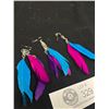Image 2 : 2 Pairs of Vibrant Feather Style Dangle Earrings