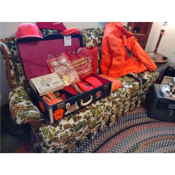 LIKE-NEW VINTAGE KROEHLER FLORAL PULL OUT SOFA BED