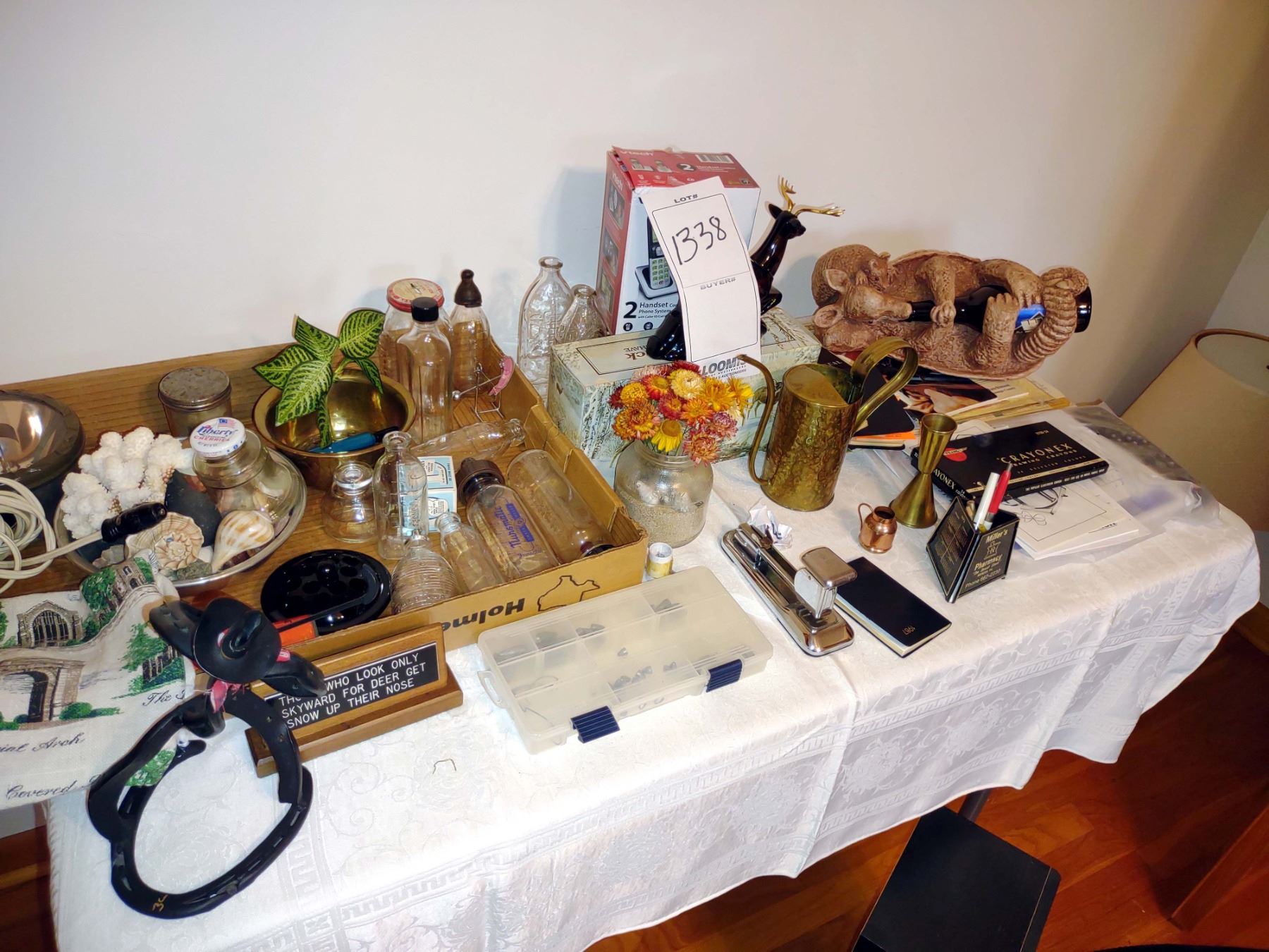 ANTIQUE & COLLECTIBLE TABLE LOT