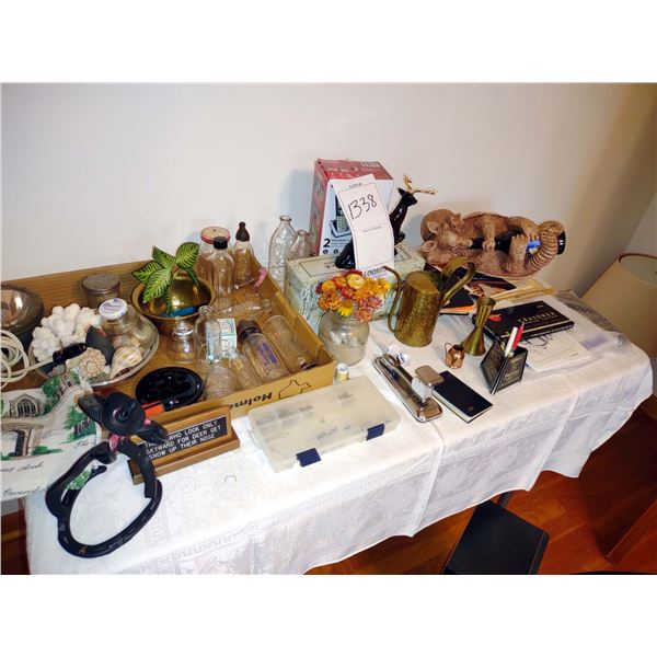 ANTIQUE & COLLECTIBLE TABLE LOT