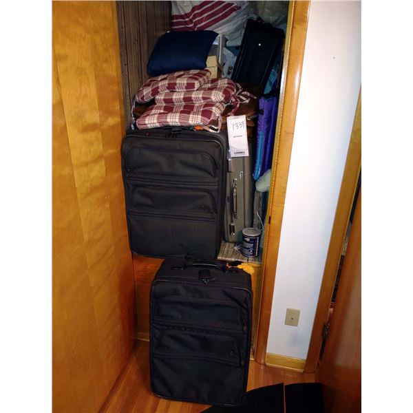 BUNDLE  LOT: LIKE-NEW LUGGAGE / BEDDING / ASSORTED BOOKS