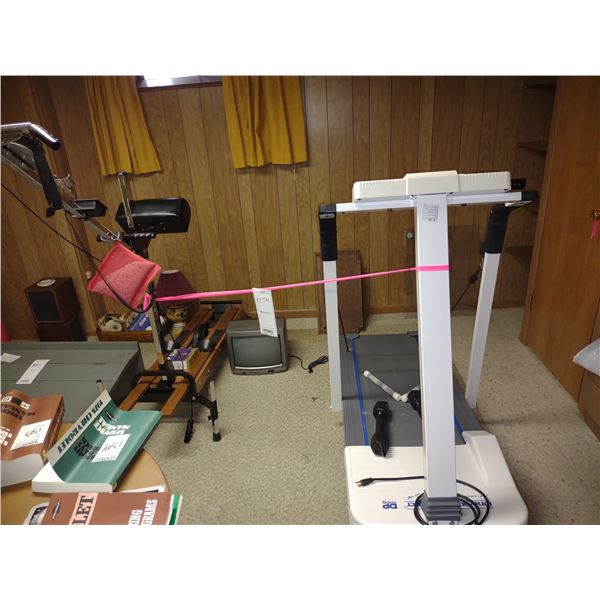 BUNDLE LOT: EXERCISE EQUIPMENT / VINTAGE TV, GAMES / FRAMED FINE ART PRINTS
