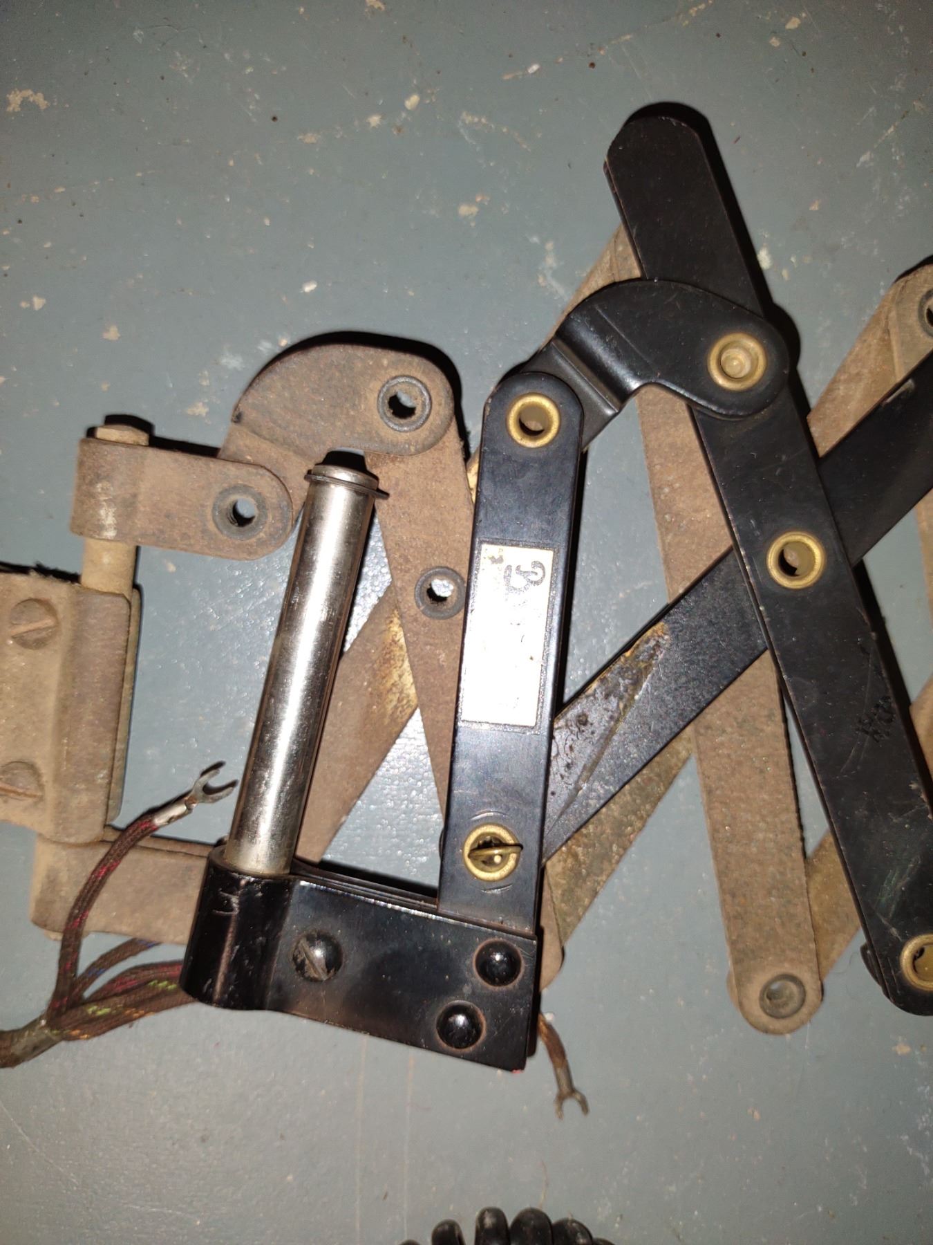 REGULAR BURNS SCISSOR EXTENSION ARM