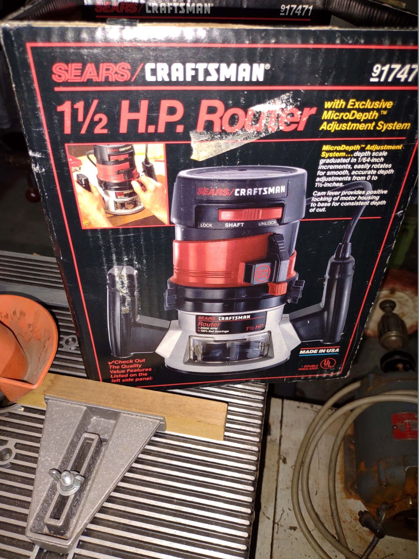 CRAFTSMAN ROUTER SABRE SAW TABLE W/ ROUTER AND BUFFER