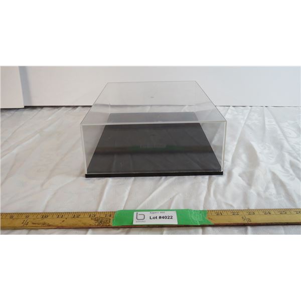 (1) 12X10" Plastic Display case