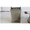 Image 2 : Metal Cheese graters + Metal Flour sifter