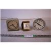 Image 1 : (3) Vintage Clocks