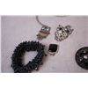 Image 5 : (9) Costume Jewellery
