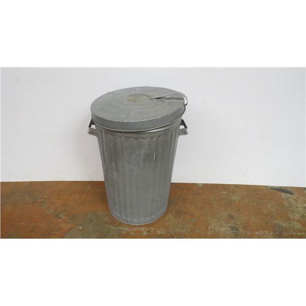 *Metal Garbage bin w/ lid