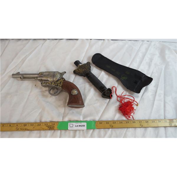 Decorative gun + fold out sword with case