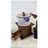 Image 5 : (3) Vintage Coffee Grinders