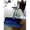 Image 2 : Shovels, Ice Scraper/Chipper