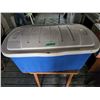 Image 1 : Rubbermaid Tote