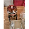 Image 2 : Whiskey barrel, flasks, glassware