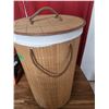 Image 3 : Wicker Laundry Hamper - 24" tall