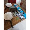 Image 1 : Electrostatic dusters, frying pans, clocks