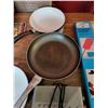 Image 2 : Electrostatic dusters, frying pans, clocks