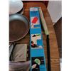 Image 3 : Electrostatic dusters, frying pans, clocks