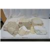 Image 1 : 17 Vintage Pillow & Table Linens