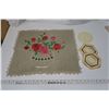 Image 3 : 17 Vintage Pillow & Table Linens
