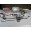 Image 1 : LOT OF VINATAGE KITCHEN ITEMS