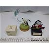 Image 1 : 2 Peanuts Hallmark Items and One Trophy
