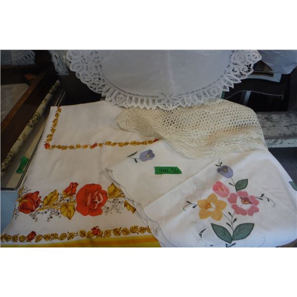 5 pc lot linens.