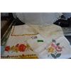 Image 1 : 5 pc lot linens.