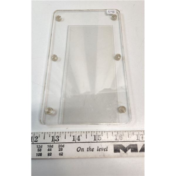 Hard Plastic Holder for housing Canadian and American regular sized paper money. New.