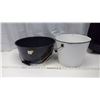 Image 3 : 2 porcelain pails – 1 white, 1 blue w/white speckle
