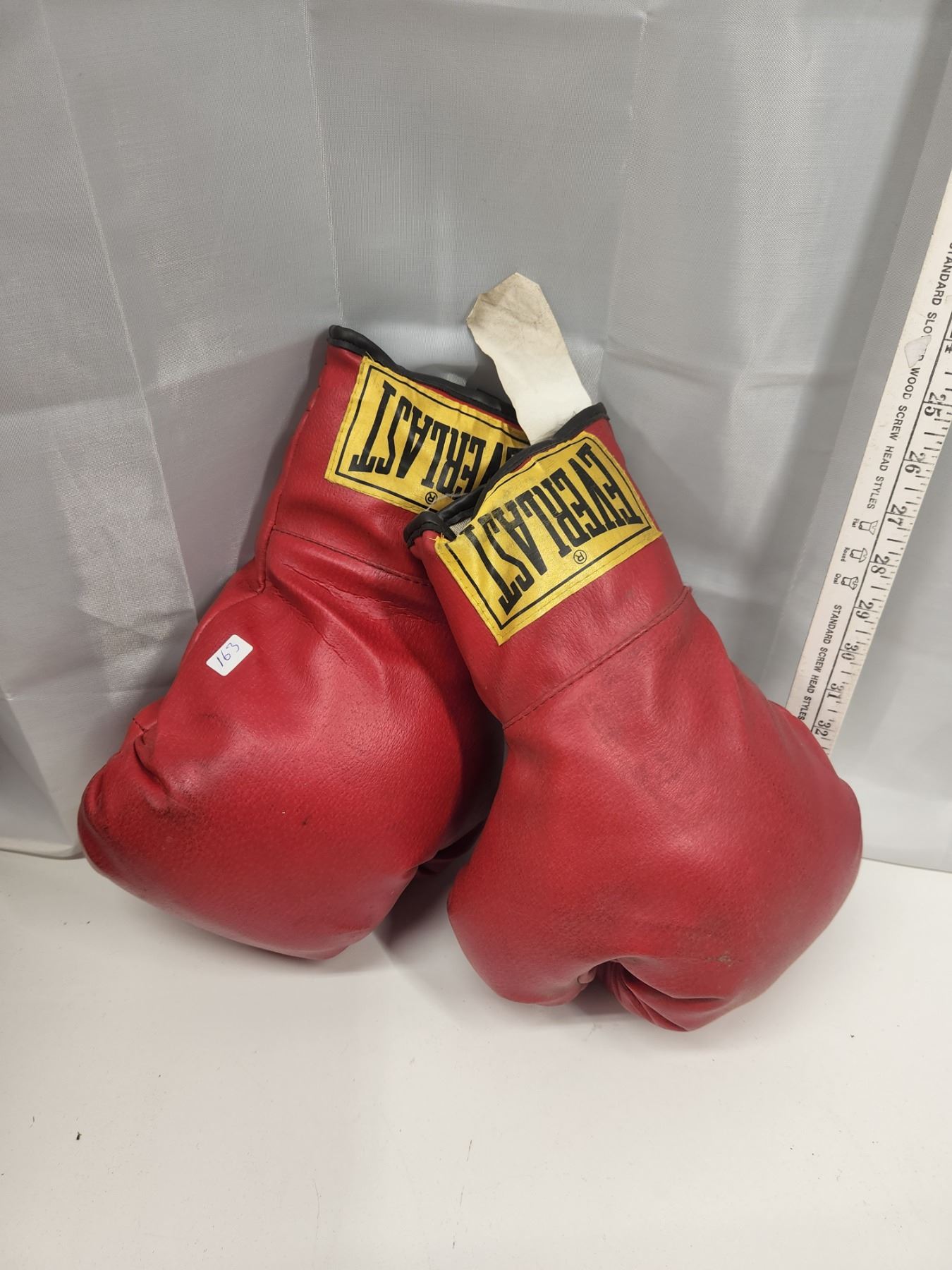 Pair Vintage Everlast Boxing Gloves Red Leather Laceless 16oz