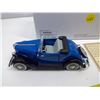 Image 3 : 2 Model Ford Cars - 1932 Ford Convertible Sedan with Boot (1:32) and 1934 V 8 Ford Roadster (1:32)