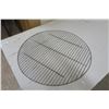 Image 2 : BBQ/Fire Pit Grill - Round 26" Across